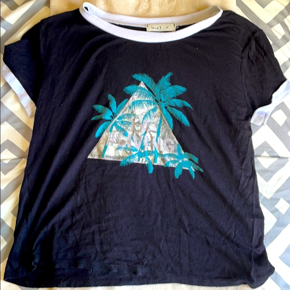 Very cute #LaLivving shirt